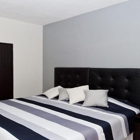 Econosuites Монтерей Екстериор снимка