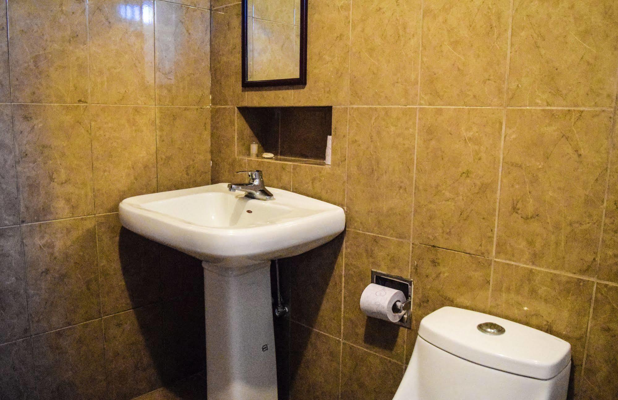 Econosuites Монтерей Екстериор снимка
